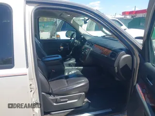 2007 Chevrolet Suburban LTZ с VIN 3GNFK16357G109210, выставлен на аукционе IAAI как лот 41990278 с пробегом 176 136 миль миль и . История ставок и продаж доступна на DreamBid. Изображение 5.