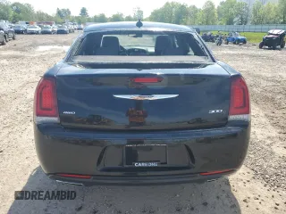 2016 Chrysler 300 S z VIN 2C3CCAGG0GH124292, wystawiony jako Copart lot #57576435 z przebiegiem 91 559 mil mil oraz Szkody całkowita. Historia ofert i sprzedaży dostępna na DreamBid. Obrazek 6.