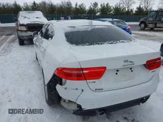 2017 Jaguar XE 25t z VIN SAJAR4BG4HA966709, wystawiony jako IAAI lot #41620077 z przebiegiem 91 859 mil mil oraz . Historia ofert i sprzedaży dostępna na DreamBid. Obrazek 3.