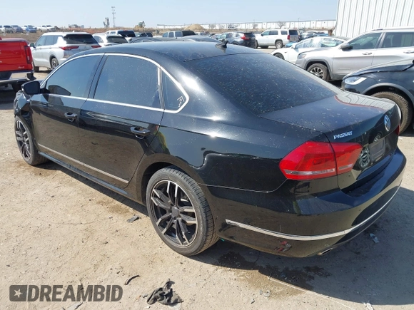 2015 Volkswagen Passat SEL Premium z VIN 1VWCV7A30FC024271, wystawiony jako IAAI lot #41788754 z przebiegiem 108 278 mil mil oraz . Historia ofert i sprzedaży dostępna na DreamBid. Obrazek 3.