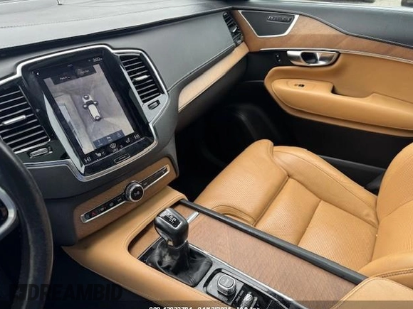 2017 Volvo XC90 Inscription with VIN YV4A22PL5H1131633, listed as a IAAI auction lot 42033784 with 192,154 mi miles. Bid and sale history available at carsss.com. Image 11.