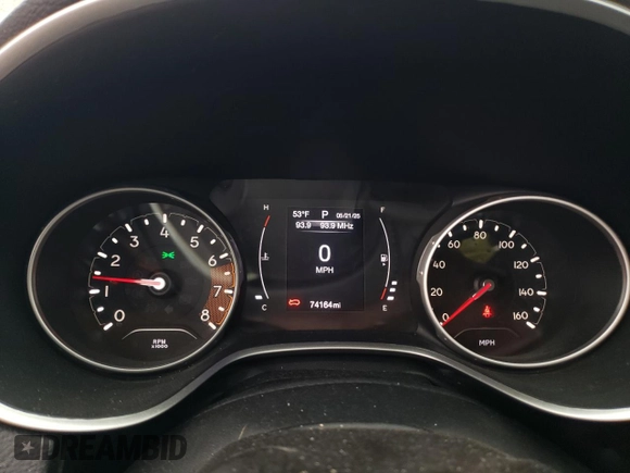 2019 Jeep Compass Latitude z VIN 3C4NJCBBXKT615468, wystawiony jako Copart lot #57355845 z przebiegiem 74 164 mil mil oraz Szkoda całkowita • Salvage title. Historia ofert i sprzedaży dostępna na DreamBid. Obrazek 9.