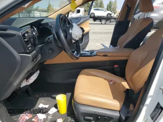 2024 Lexus NX 350h Premium z VIN JTJGKCEZ5R2019644, wystawiony jako Copart lot #59751085 z przebiegiem Nie podano mil oraz Szkoda całkowita • Salvage title. Historia ofert i sprzedaży dostępna na DreamBid. Obrazek 7.