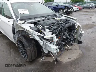 2022 Toyota Camry Hybrid XSE z VIN 4T1K31AK5NU583117, wystawiony jako IAAI lot #42204189 z przebiegiem 22 639 mil mil oraz . Historia ofert i sprzedaży dostępna na DreamBid. Obrazek 6.