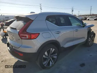 2024 Volvo XC40 Plus Bright Theme z VIN YV4L12UE8R2381381, wystawiony jako Copart lot #46183675 z przebiegiem 5 666 mil mil oraz Szkoda całkowita • Salvage title. Historia ofert i sprzedaży dostępna na DreamBid. Obrazek 3.