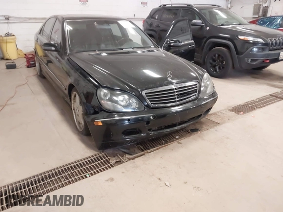 2002 Mercedes-Benz S-Class 6.0L with VIN WDBNG78J42A252823, listed as a IAAI auction lot 42051191 with 133,123 mi miles. Bid and sale history available at carsss.com. Image 13.