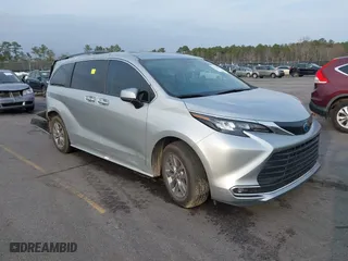 2024 Toyota Sienna XLE with VIN 5TDYRKEC9RS181312, listed as a IAAI auction lot 41520794 with 34,428 mi miles. Bid and sale history available at carsss.com. Image 1.