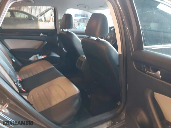2015 Volkswagen Passat 1.8T SE w/Sunroof & Nav with VIN 1VWBT7A35FC088243, listed as a IAAI auction lot 41638900 with 82,840 mi miles. Bid and sale history available at carsss.com. Image 8.