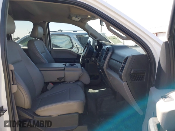 2018 Ford F-250 XL z VIN 1FT7X2BT7JEB31878, wystawiony jako IAAI lot #41852187 z przebiegiem 230 879 mil mil oraz . Historia ofert i sprzedaży dostępna na DreamBid. Obrazek 5.