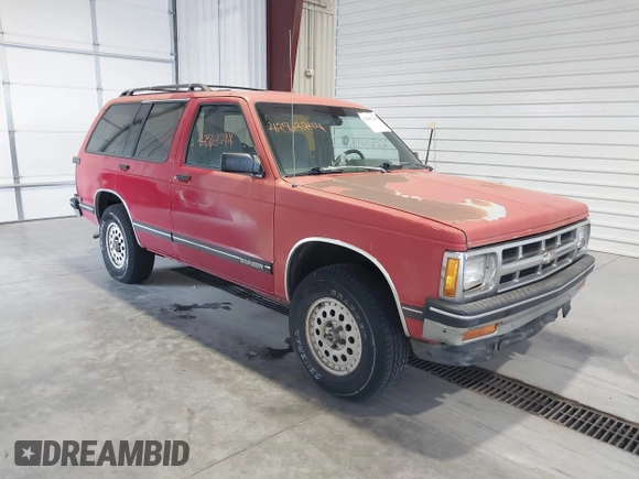 1993 Chevrolet Blazer z VIN 1GNDT13W2P2202181, wystawiony jako IAAI lot #42563244 z przebiegiem 143 439 mil mil oraz . Historia ofert i sprzedaży dostępna na DreamBid. Obrazek 1.