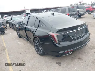 2024 Cadillac CT5 Sport z VIN 1G6DP5RK6R0107889, wystawiony jako IAAI lot #41030732 z przebiegiem Nie podano mil oraz . Historia ofert i sprzedaży dostępna na DreamBid. Obrazek 3.