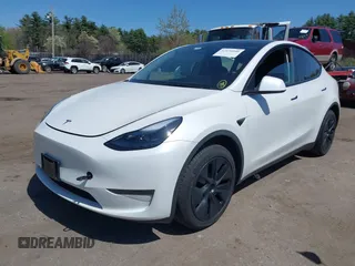 2024 Tesla Model Y с VIN 7SAYGDED8RF211112, выставлен на аукционе IAAI как лот 42176000 с пробегом 16 677 миль миль и . История ставок и продаж доступна на DreamBid. Изображение 19.