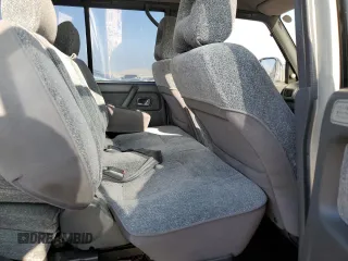 1995 Mitsubishi Montero z VIN V464049505, wystawiony jako Copart lot #83484024 z przebiegiem 158 151 mil mil oraz Szkoda całkowita • Salvage title. Historia ofert i sprzedaży dostępna na DreamBid. Obrazek 10.