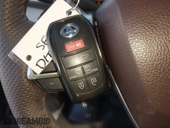 2024 Toyota Sienna Platinum z VIN 5TDESKFC6RS124975, wystawiony jako IAAI lot #41476741 z przebiegiem 15 603 mil mil oraz . Historia ofert i sprzedaży dostępna na DreamBid. Obrazek 11.