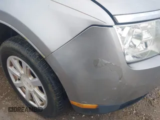 2008 Lincoln MKX with VIN 2LMDU68C78BJ20315, listed as a IAAI auction lot 41605710 with 199,903 mi miles. Bid and sale history available at carsss.com. Image 6.