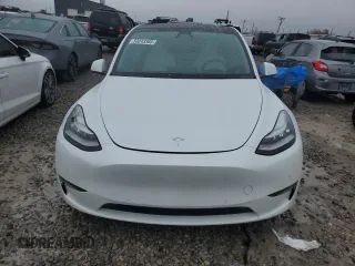 2020 Tesla Model Y Long Range z VIN 5YJYGDEE4LF052702, wystawiony jako Copart lot #53243385 z przebiegiem 75 917 mil mil oraz Szkoda całkowita • Salvage title. Historia ofert i sprzedaży dostępna na DreamBid. Obrazek 5.