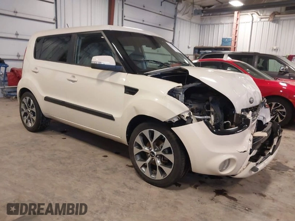 2013 Kia Soul ! with VIN KNDJT2A63D7499657, listed as a IAAI auction lot 41430292 with 120,102 mi miles. Bid and sale history available at carsss.com. Image 1.