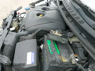 2014 Hyundai Elantra with VIN KMHDH6AHXEU027574, listed as a IAAI auction lot 42173096 with 170,939 mi miles and . Bid and sale history available at DreamBid. Image 21.