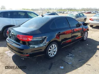 2015 Volkswagen Jetta SE z VIN 3VWD17AJ2FM318882, wystawiony jako IAAI lot #42041914 z przebiegiem 97 623 mil mil oraz . Historia ofert i sprzedaży dostępna na DreamBid. Obrazek 4.
