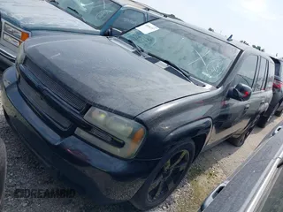 2006 Chevrolet TrailBlazer LT with VIN 1GNES13H262342982, listed as a IAAI auction lot 39856757 with 183,651 mi miles. Bid and sale history available at carsss.com. Image 2.