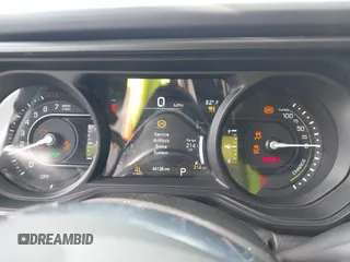 2024 Jeep Wrangler Sahara z VIN 1C4RJXP6XRW249035, wystawiony jako IAAI lot #42441640 z przebiegiem 34 128 mil mil oraz . Historia ofert i sprzedaży dostępna na DreamBid. Obrazek 7.