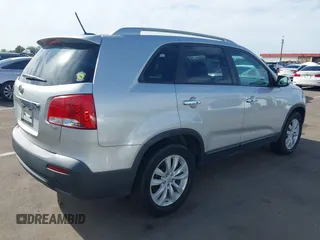 2011 Kia Sorento EX with VIN 5XYKU3A12BG076595, listed as a IAAI auction lot 41920914 with 190,751 mi miles. Bid and sale history available at carsss.com. Image 4.
