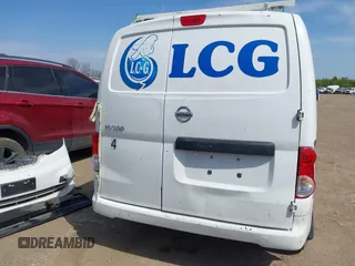 2017 Nissan NV200 S z VIN 3N6CM0KN5HK713522, wystawiony jako IAAI lot #42052133 z przebiegiem 126 019 mil mil oraz . Historia ofert i sprzedaży dostępna na DreamBid. Obrazek 17.