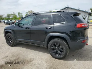 2017 Jeep Cherokee Trailhawk z VIN 1C4PJMBS2HW546180, wystawiony jako Copart lot #55274225 z przebiegiem 116 351 mil mil oraz Szkoda całkowita • Salvage title. Historia ofert i sprzedaży dostępna na DreamBid. Obrazek 2.