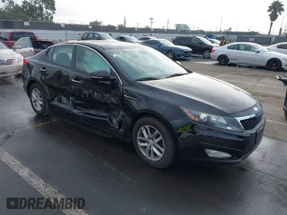 2013 Kia Optima LX z VIN 5XXGM4A74DG221272, wystawiony jako IAAI lot #41470828 z przebiegiem 76 452 mil mil oraz . Historia ofert i sprzedaży dostępna na DreamBid. Obrazek 1.