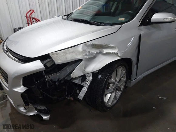 2011 Nissan Maxima 3.5 SV w/Premium Pkg with VIN 1N4AA5AP8BC815743, listed as a IAAI auction lot 41568783 with 198,077 mi miles. Bid and sale history available at carsss.com. Image 6.