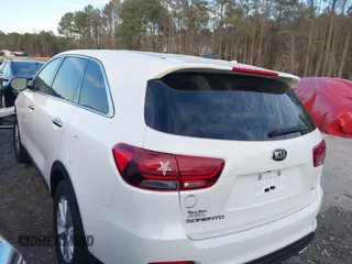 2020 Kia Sorento LX V6 with VIN 5XYPGDA59LG620680, listed as a IAAI auction lot 41452415 with 107,752 mi miles. Bid and sale history available at carsss.com. Image 3.