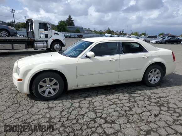 2007 Chrysler 300 with VIN 2C3LA43R17H889770, listed as a Copart auction lot 51492635 with 101,511 mi miles and Salvage Title. Bid and sale history available at carsss.com. Image 1.