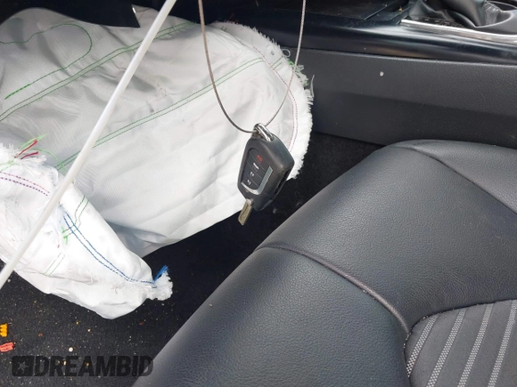 2019 Toyota Camry LE z VIN 4T1B11HK0KU715515, wystawiony jako IAAI lot #42155492 z przebiegiem 114 091 mil mil oraz . Historia ofert i sprzedaży dostępna na DreamBid. Obrazek 11.