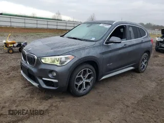 2017 BMW X1 sDrive28i with VIN WBXHU7C3XH5H38074, listed as a Copart auction lot 43088995 with 98,820 mi miles and Salvage Title. Bid and sale history available at carsss.com. Image 1.
