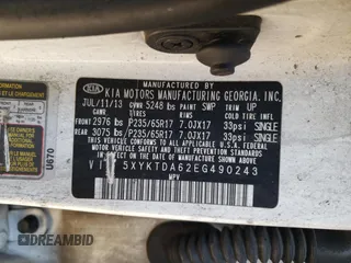 2014 Kia Sorento LX z VIN 5XYKTDA62EG490243, wystawiony jako Copart lot #53523275 z przebiegiem Nie podano mil oraz Nie do naprawy • Non repairable. Historia ofert i sprzedaży dostępna na DreamBid. Obrazek 13.