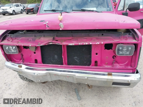 1981 Chevrolet Suburban z VIN 1G8EK16L5BF127764, wystawiony jako IAAI lot #42062572 z przebiegiem 83 014 mil mil oraz . Historia ofert i sprzedaży dostępna na DreamBid. Obrazek 6.