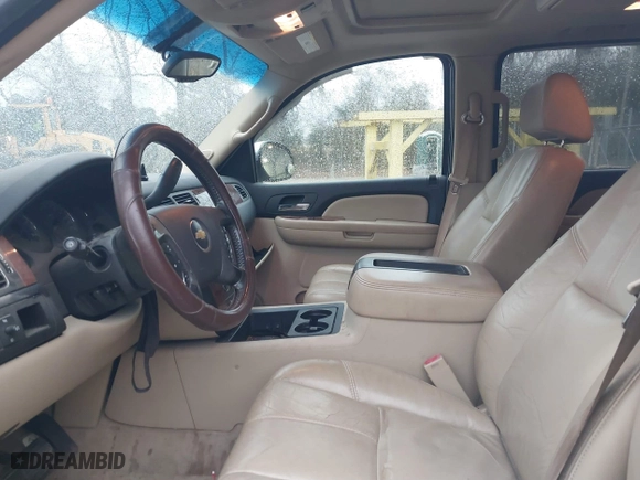 2007 Chevrolet Suburban LT with VIN 1GNFC16J17J187848, listed as a IAAI auction lot 41553241 with 1 mi miles. Bid and sale history available at carsss.com. Image 5.