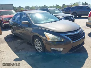 2015 Nissan Altima 2.5 with VIN 1N4AL3AP2FN301492, listed as a IAAI auction lot 41820546 with 147,567 mi miles. Bid and sale history available at carsss.com. Image 1.