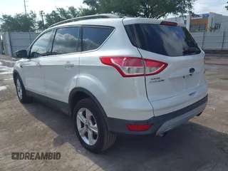 2014 Ford Escape SE with VIN 1FMCU0GX2EUA02753, listed as a IAAI auction lot 42191334 with 205,289 mi miles. Bid and sale history available at carsss.com. Image 3.