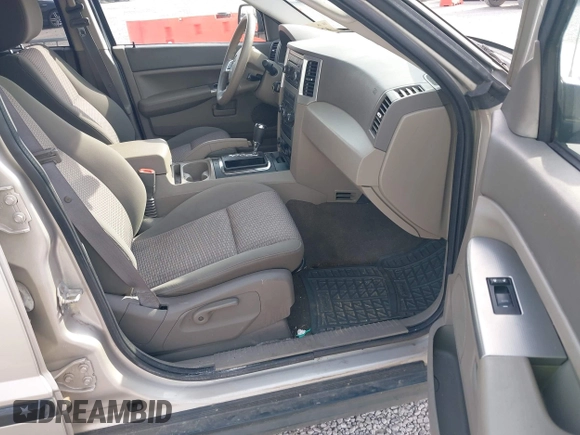 2008 Jeep Grand Cherokee Laredo with VIN 1J8GR48K88C107253, listed as a IAAI auction lot 42018165 with 239,222 mi miles. Bid and sale history available at carsss.com. Image 5.