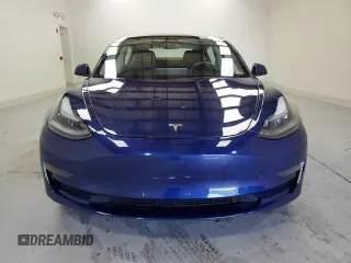 2022 Tesla Model 3 z VIN 5YJ3E1EA1NF185917, wystawiony jako Copart lot #59170725 z przebiegiem 151 149 mil mil oraz Czysty tytuł • Clean title. Historia ofert i sprzedaży dostępna na DreamBid. Obrazek 5.