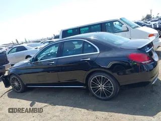 2019 Mercedes-Benz C 300 z VIN 55SWF8DB4KU309251, wystawiony jako IAAI lot #42391572 z przebiegiem 28 757 mil mil oraz . Historia ofert i sprzedaży dostępna na DreamBid. Obrazek 14.