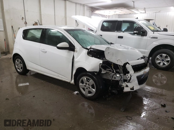 2016 Chevrolet Sonic LS z VIN 1G1JA6SH1G4174727, wystawiony jako Copart lot #47789335 z przebiegiem 166 907 mil mil oraz Szkoda całkowita • Salvage title. Historia ofert i sprzedaży dostępna na DreamBid. Obrazek 4.