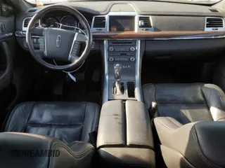 2011 Lincoln MKS z VIN 1LNHL9DR1BG607036, wystawiony jako Copart lot #53512305 z przebiegiem 159 921 mil mil oraz Szkoda całkowita • Salvage title. Historia ofert i sprzedaży dostępna na DreamBid. Obrazek 8.