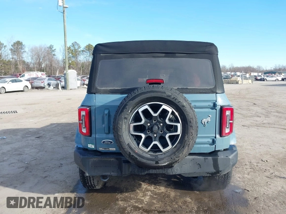 2022 Ford Bronco z VIN 1FMDE5DH0NLB77892, wystawiony jako IAAI lot #41466172 z przebiegiem 38 709 mil mil oraz . Historia ofert i sprzedaży dostępna na DreamBid. Obrazek 16.