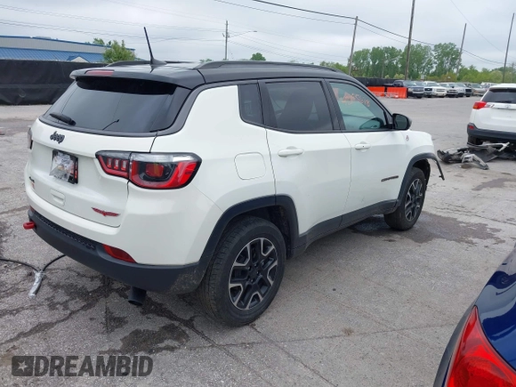 2020 Jeep Compass Trailhawk z VIN 3C4NJDDB8LT195584, wystawiony jako IAAI lot #42295678 z przebiegiem 99 762 mil mil oraz . Historia ofert i sprzedaży dostępna na DreamBid. Obrazek 4.