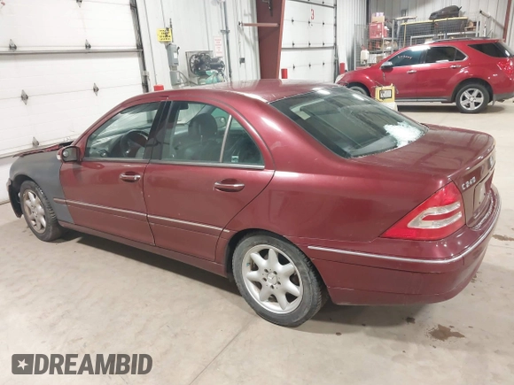 2004 Mercedes-Benz C 240 z VIN WDBRF81J64F502864, wystawiony jako IAAI lot #41733100 z przebiegiem 122 817 mil mil oraz . Historia ofert i sprzedaży dostępna na DreamBid. Obrazek 3.