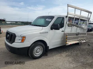 2021 Nissan NV Cargo S z VIN 1N6BF0KM2MN807343, wystawiony jako Copart lot #49956085 z przebiegiem 53 236 mil mil oraz Szkoda całkowita • Salvage title. Historia ofert i sprzedaży dostępna na DreamBid. Obrazek 1.