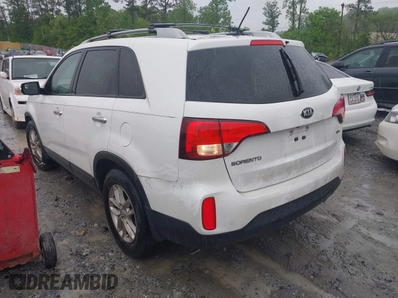 2014 Kia Sorento LX with VIN 5XYKT4A70EG489682, listed as a IAAI auction lot 42088723 with 180,471 mi miles and . Bid and sale history available at carsss.com. Image 3.