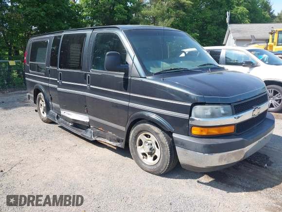 2003 Chevrolet Express Passenger z VIN 1GBFG15X731183644, wystawiony jako IAAI lot #42412871 z przebiegiem 162 202 mil mil oraz . Historia ofert i sprzedaży dostępna na DreamBid. Obrazek 1.